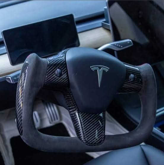 TESLA%20MODEL%20Y%20ALCANTARA%20PARLAK%20KARBON%20BELT%20YOKE%20DİREKSİYON