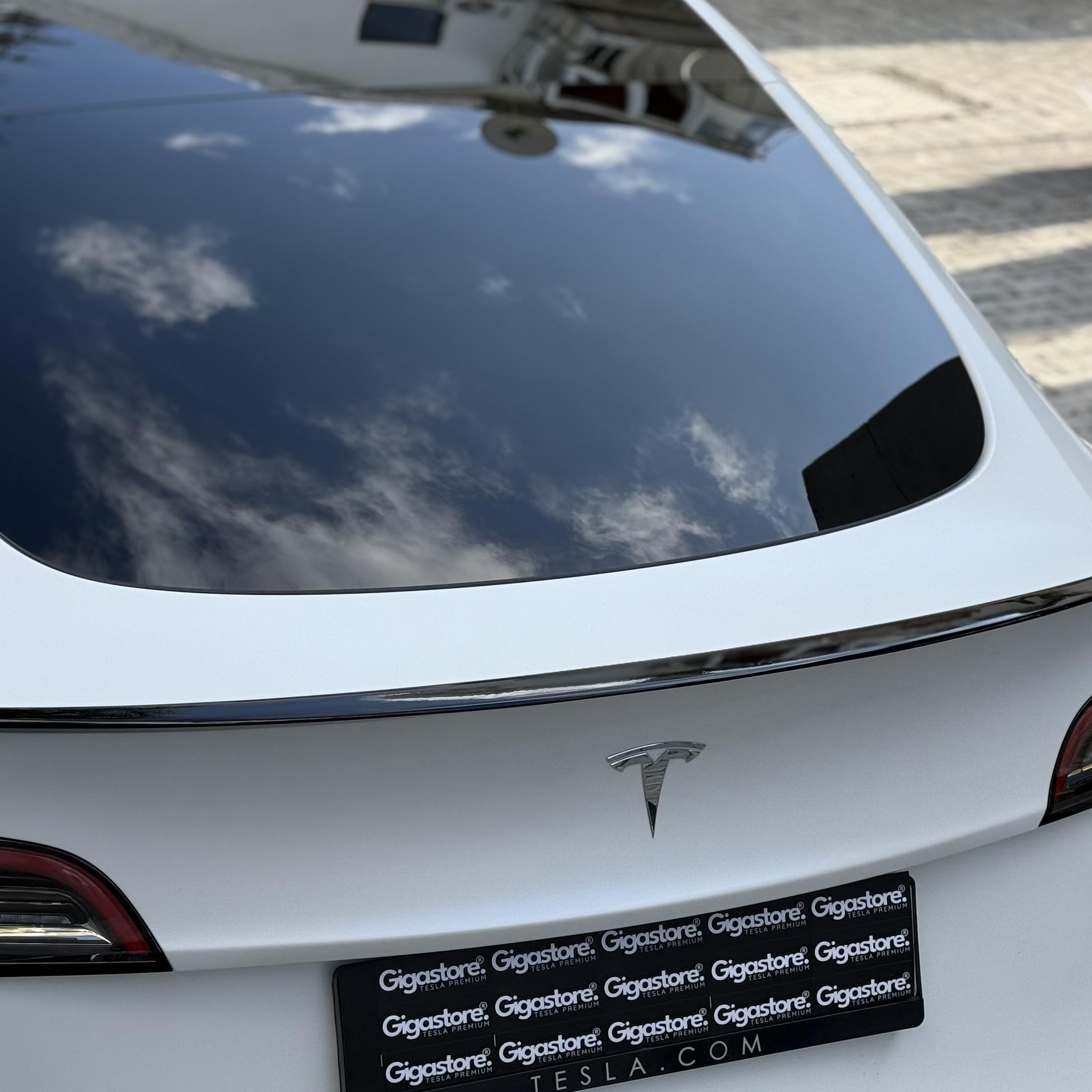 TESLA%20MODEL%20Y%20PERFORMANS%20PIANO%20BLACK%20SPOILER