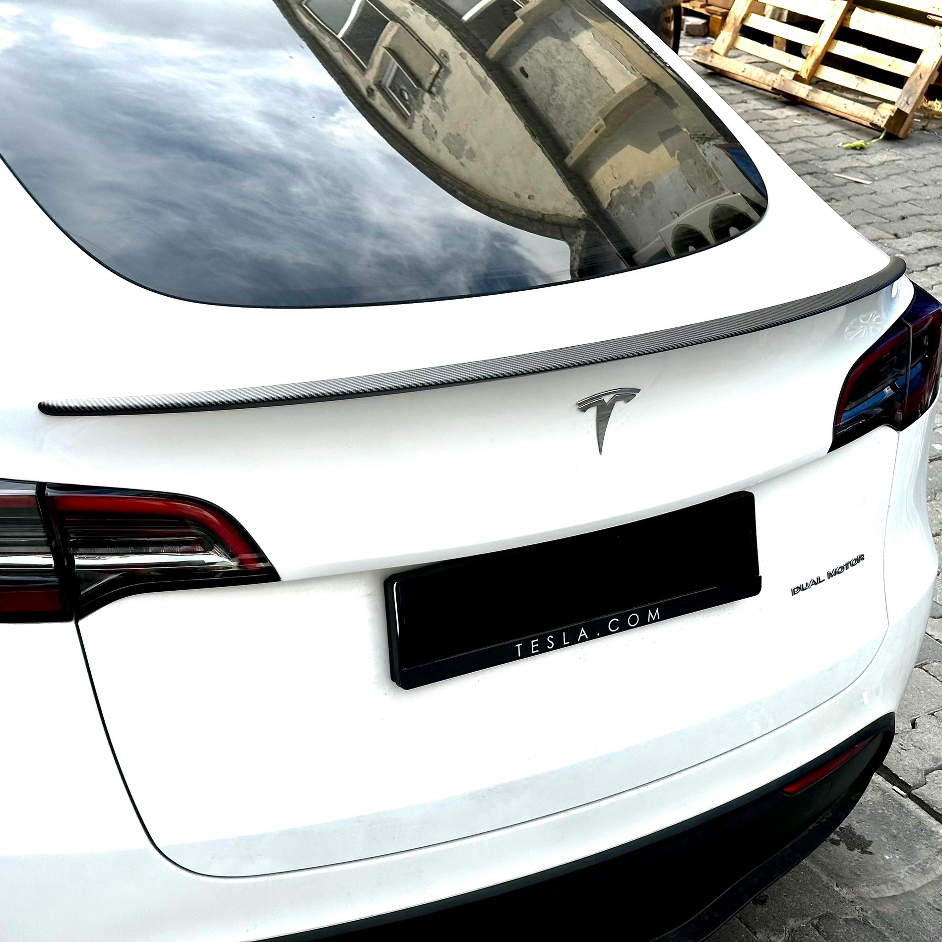 TESLA%20MODEL%20Y%20PERFORMANS%20MAT%20KARBON%20SPOILER